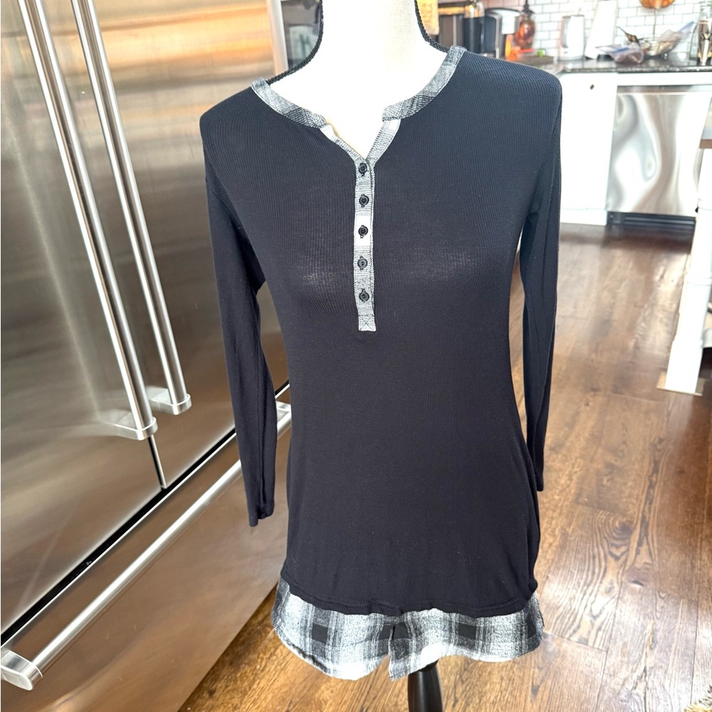 VENUS Black and Gray Long Sleeve Henley Top
